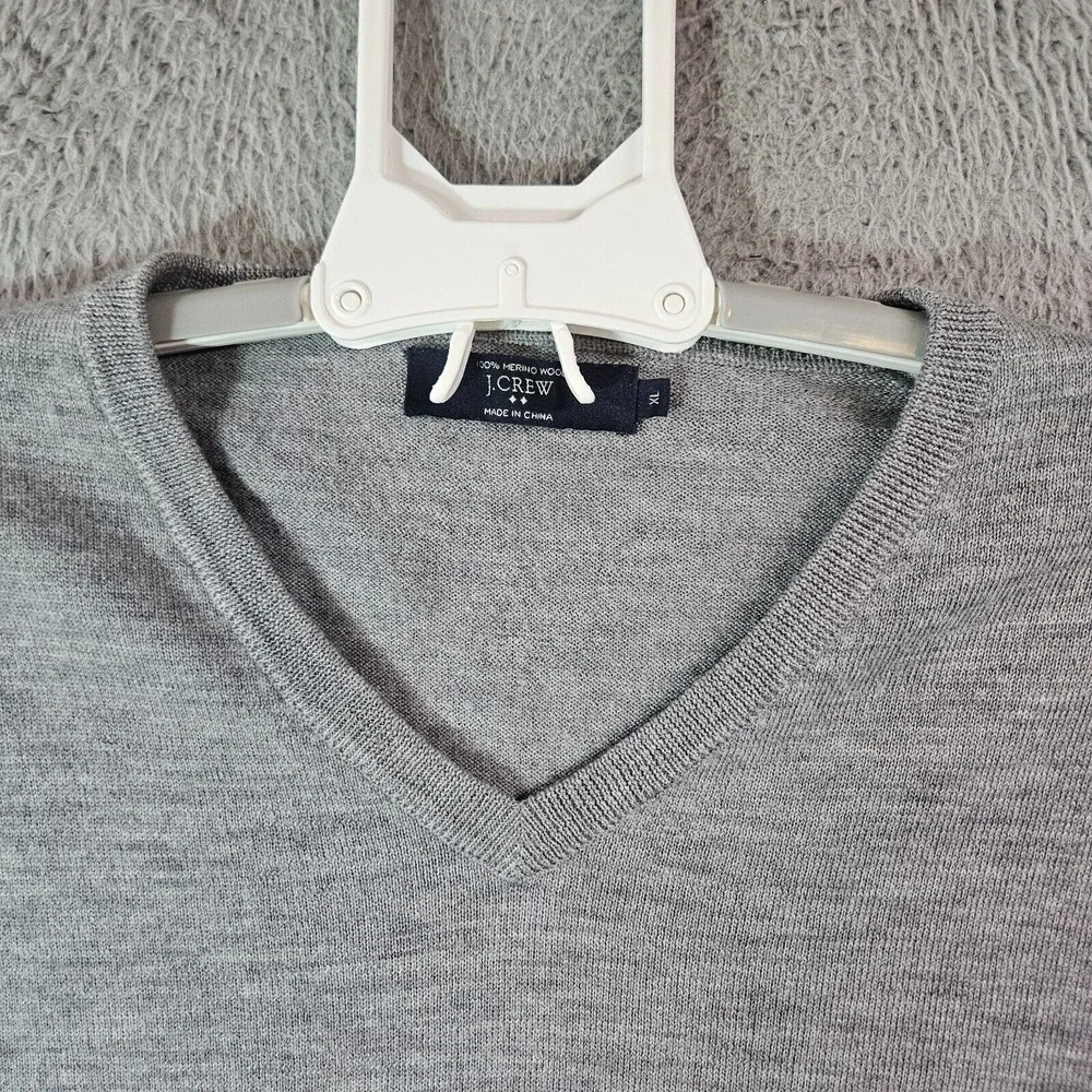 J Crew 100% Merino Wool Sweater Men XL V-Neck Gray Pullover‎